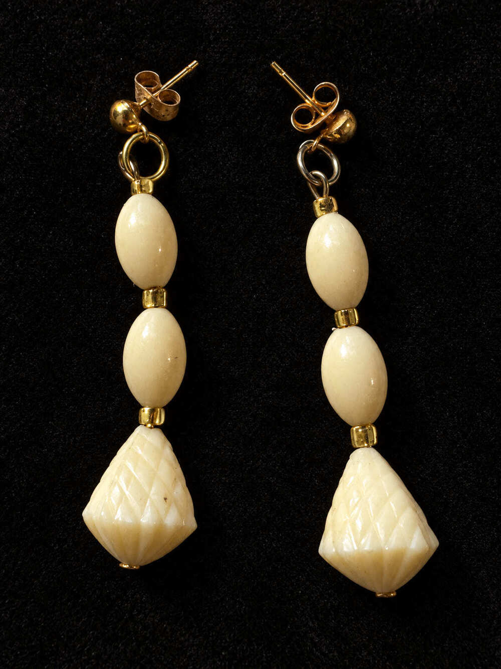 ⚜️ Dangle Drop Earrings | Boho | Ivory-Color Bead & Gold-Tone 💗